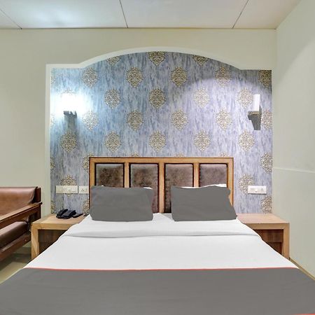 אחמדאבאד Collection O 82926 Hotel Royal Plaza מראה חיצוני תמונה