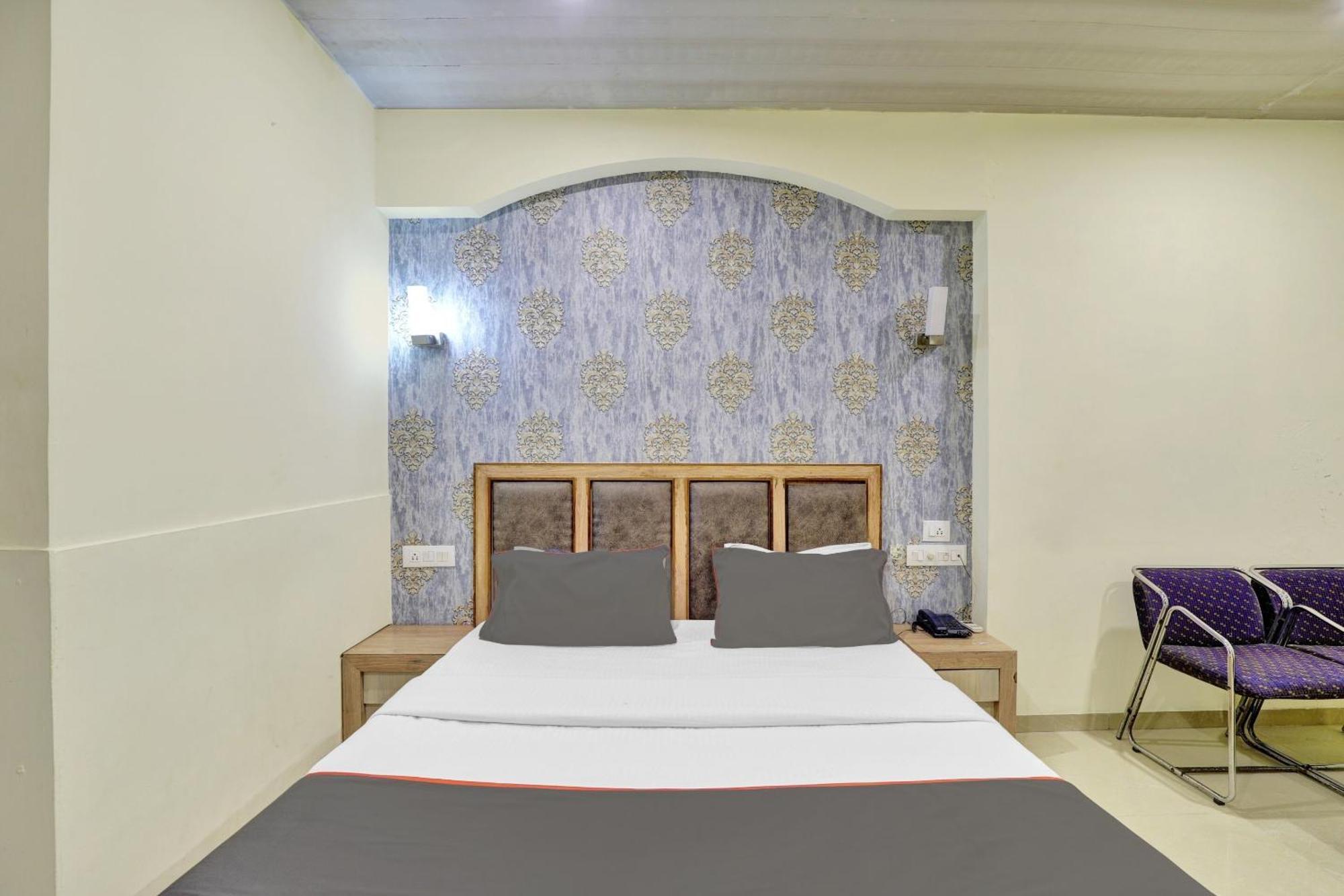 אחמדאבאד Collection O 82926 Hotel Royal Plaza מראה חיצוני תמונה