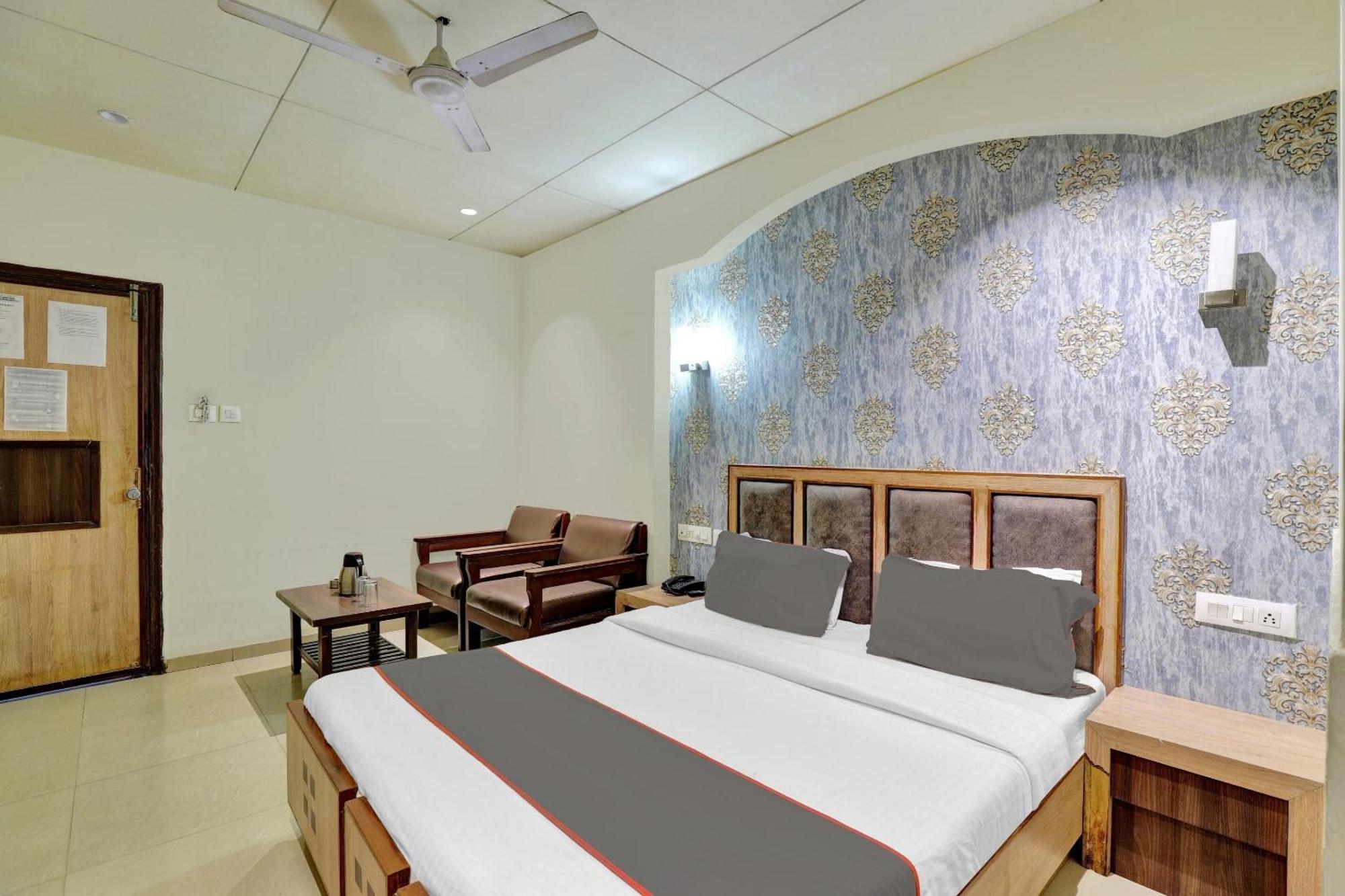 אחמדאבאד Collection O 82926 Hotel Royal Plaza מראה חיצוני תמונה