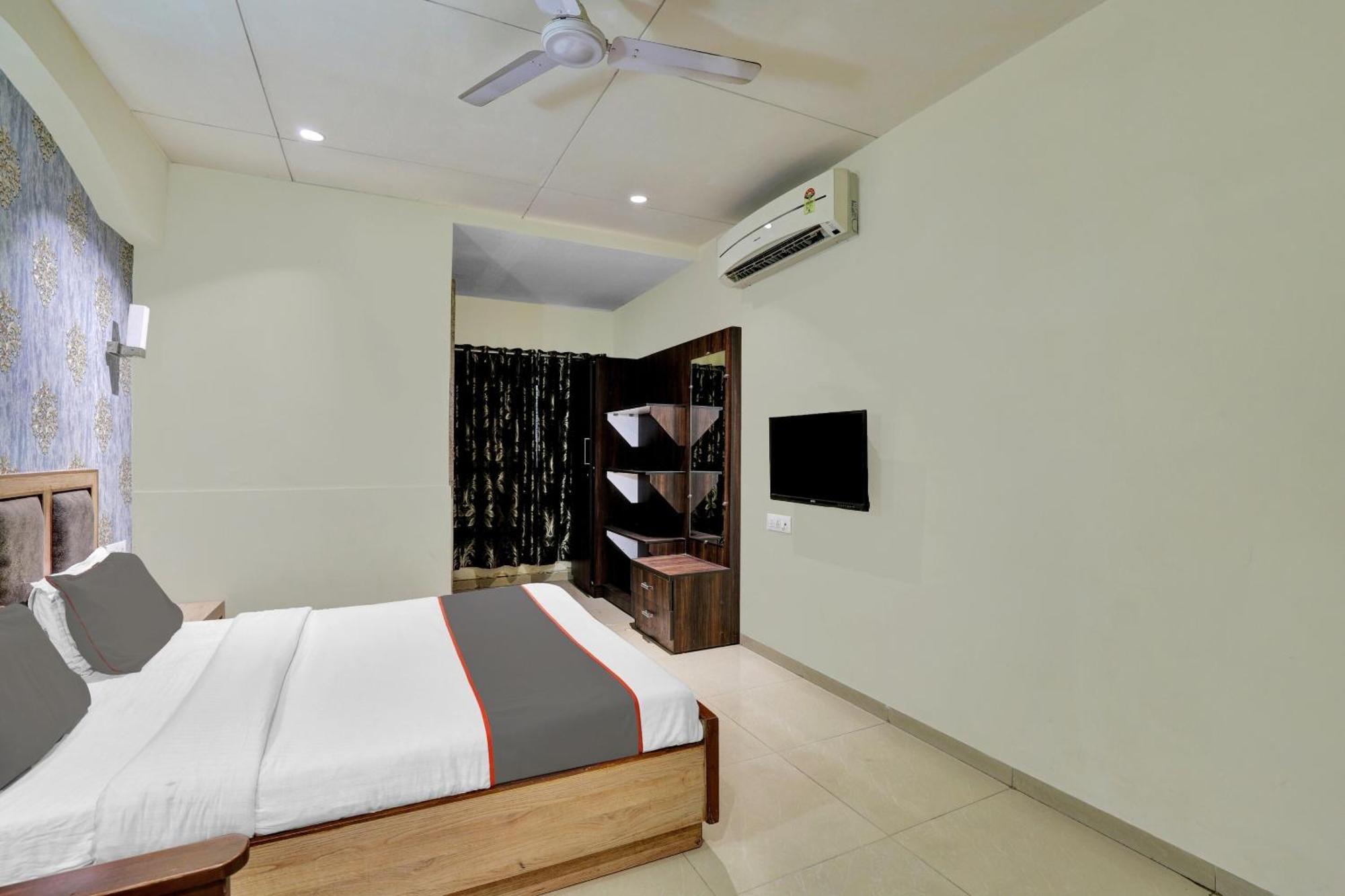 אחמדאבאד Collection O 82926 Hotel Royal Plaza מראה חיצוני תמונה